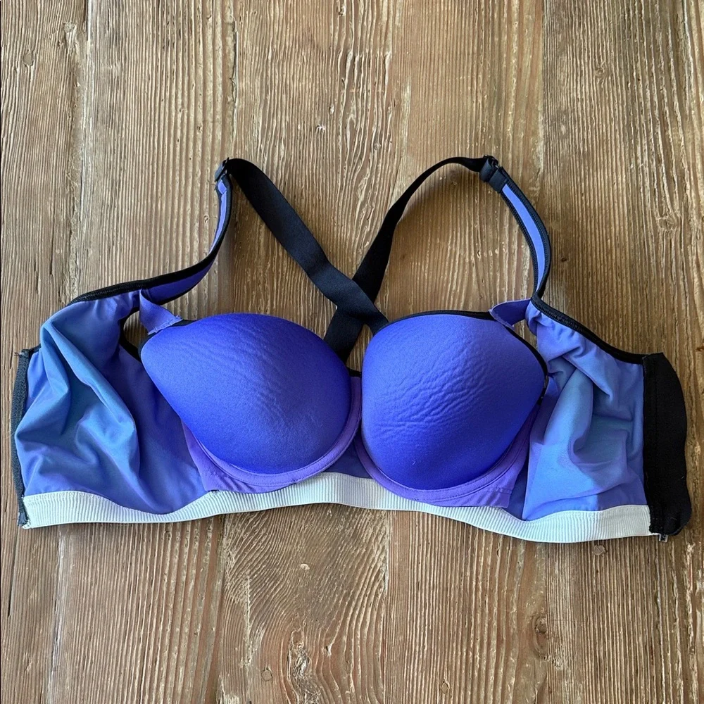 VSX Victoria Secret knockout front close Aqua and Black Sports Bra
